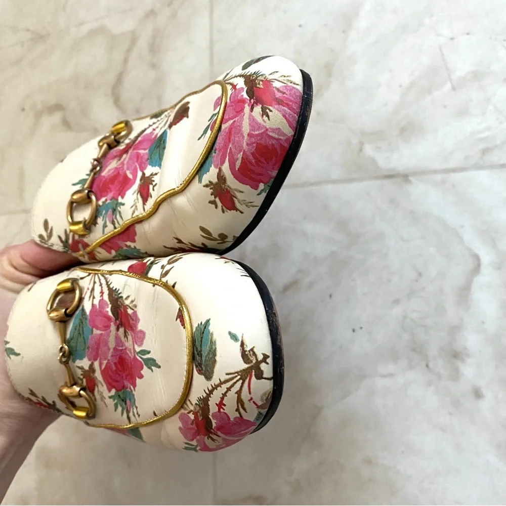$990 Gucci Made in Italy Calfskin Stamp Allover Rose Princetown Mules Size 6 - Picture 6 of 11